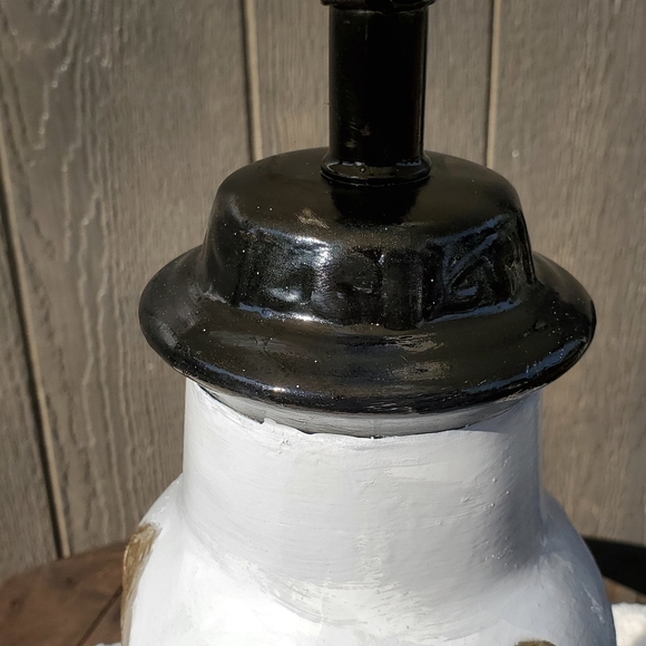 Beautiful hand painted cremic lamp and shade. - Picture 4 of 5